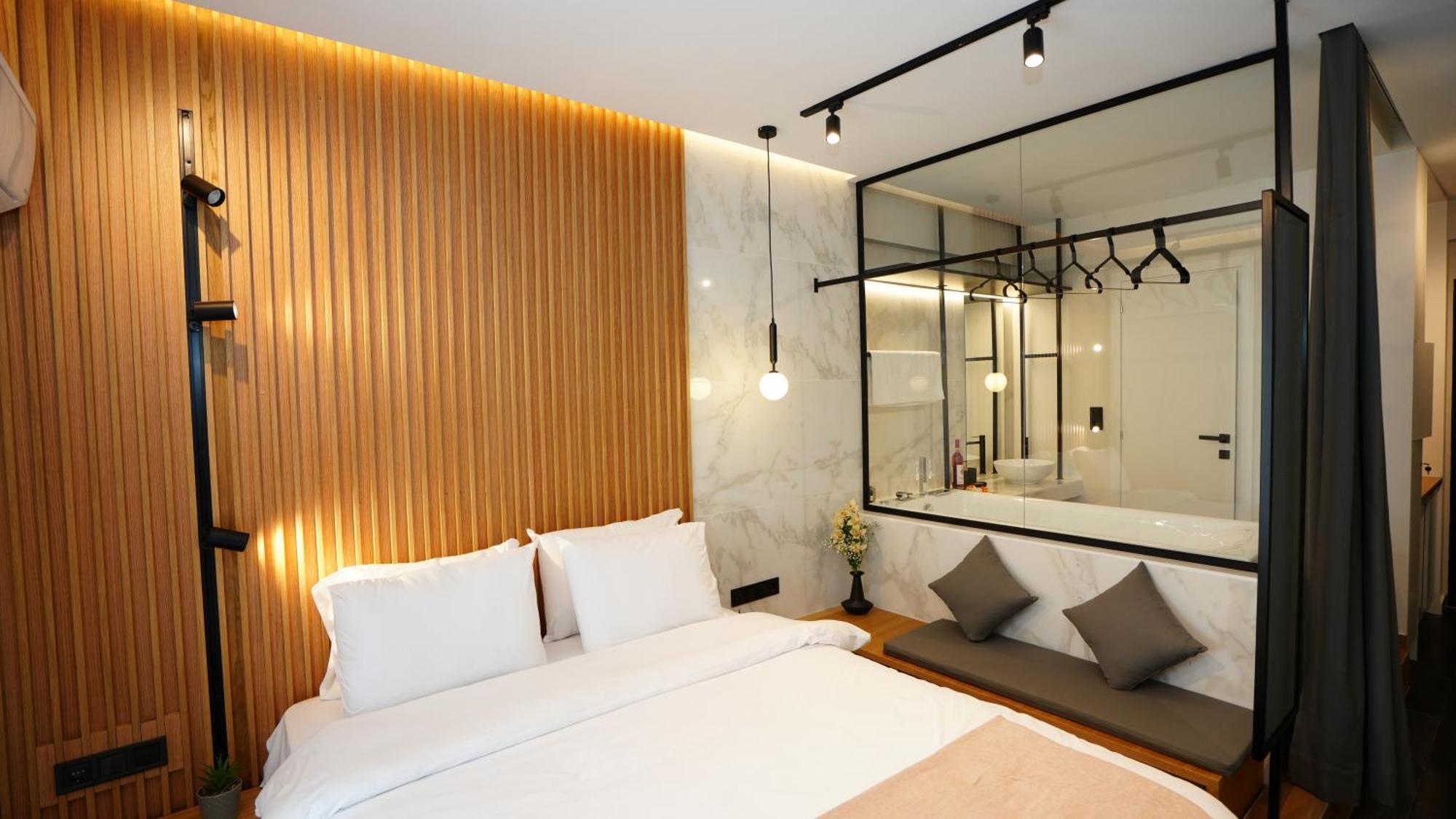 Luxury Suites With Jacuzzi By Sea&Thecity เทสซาโลนิกิ ภายนอก รูปภาพ