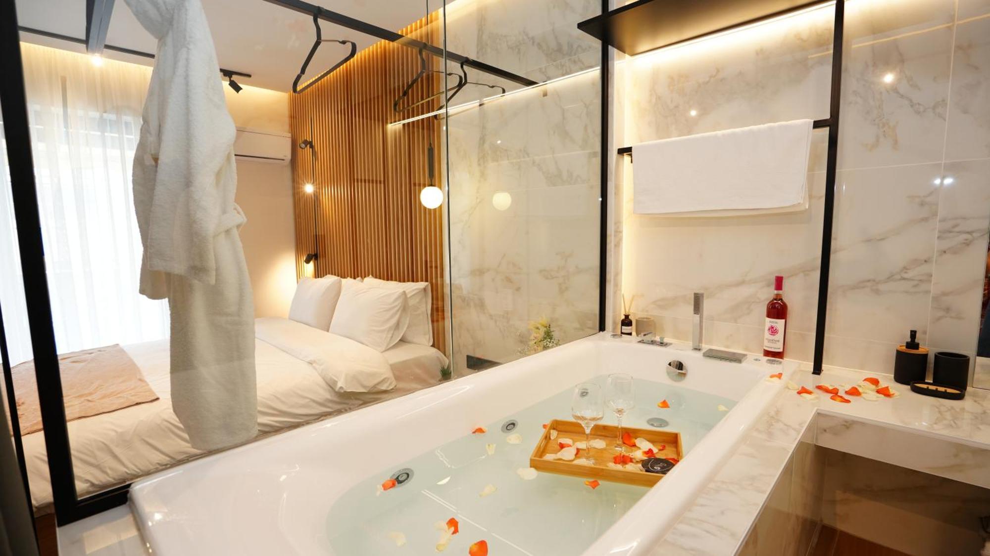 Luxury Suites With Jacuzzi By Sea&Thecity เทสซาโลนิกิ ภายนอก รูปภาพ